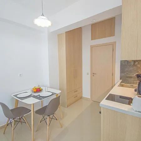 Fully Renovated In * Platanés